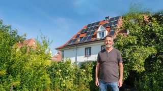 Mit einer Photovoltaikanlage und einem Stromspeicher von badenova zum Selbstversorger werden und Stromkosten sparen 