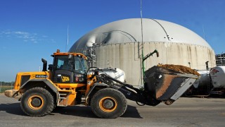 Radlader für Substrattransport der Biogasanlage.