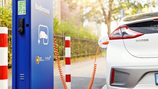 Mit Lademöglichkeiten für Elektroautos investiert badenova in die Elektromobilität.