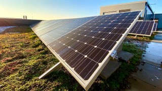 Solarzellen badenova Verwaltungsgebäude Solarzellen versorgen das badenova Verwaltungsgebäude in Freiburg mit Ökostrom.