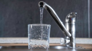 badenova Trinkwasserversorgung Dass unser Trinkwasser hierzulande eine ausgezeichnete Qualität besitzt, ist der Fürsorge und Kontrolle von badenova zu verdanken.