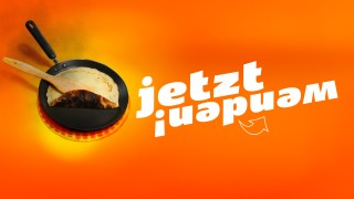 Jetzt wenden! Wärmewende-Motiv mit dem verbrannten Pfannkuchen Wärmewende-Motiv mit dem verbrannten Pfannkuchen in der Pfanne